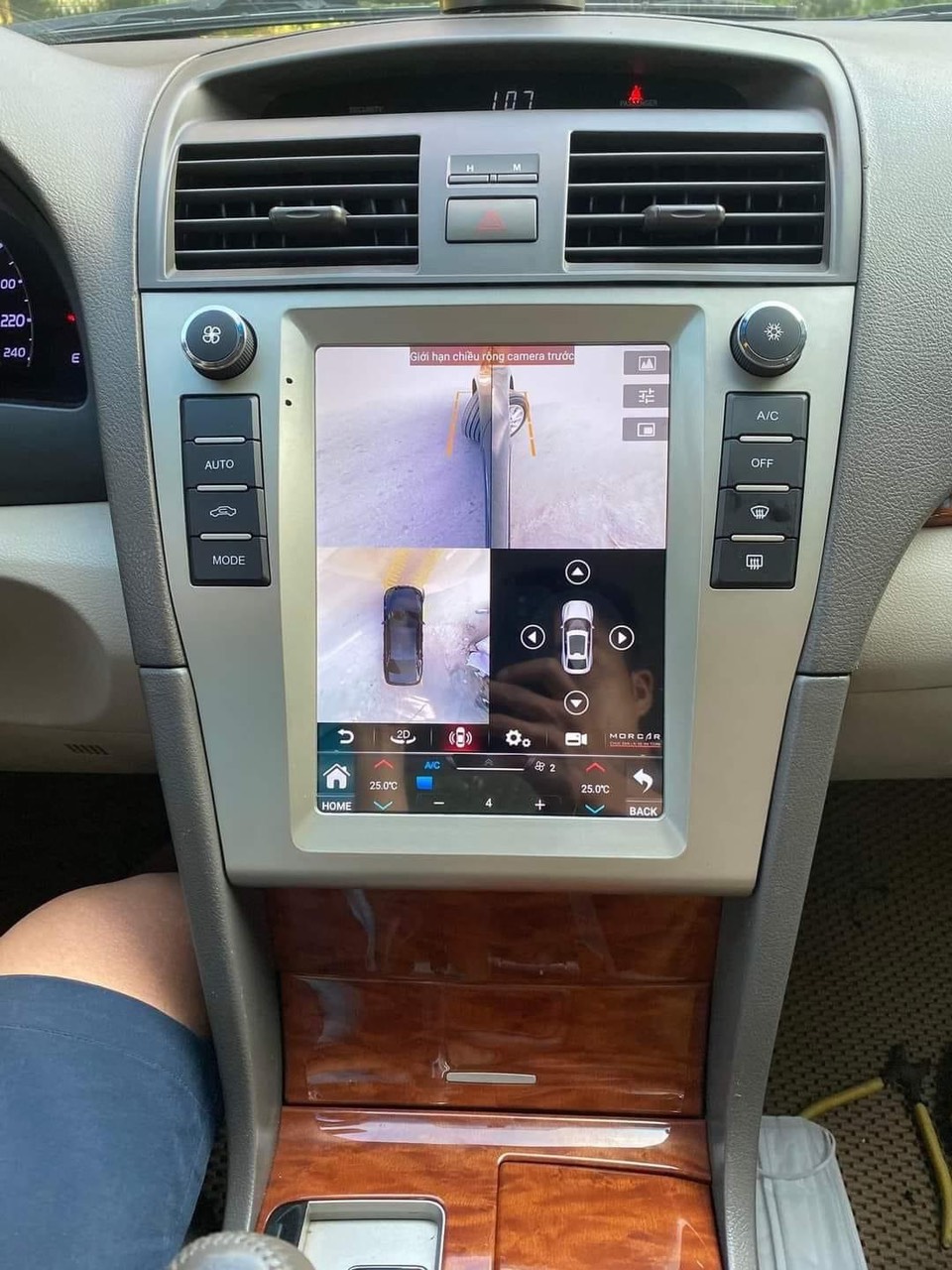 màn hình tesla theo xe camry 6 Image