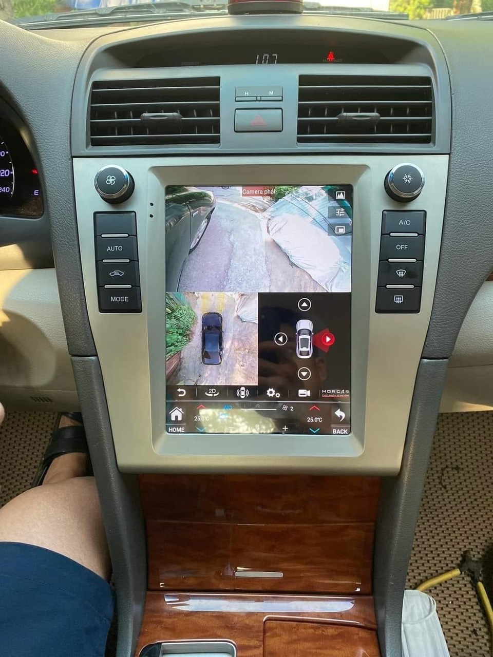 màn hình tesla theo xe camry 5 Image