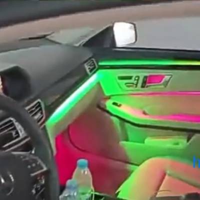 Bảng điều khiển trung tâm xe Mercedes E