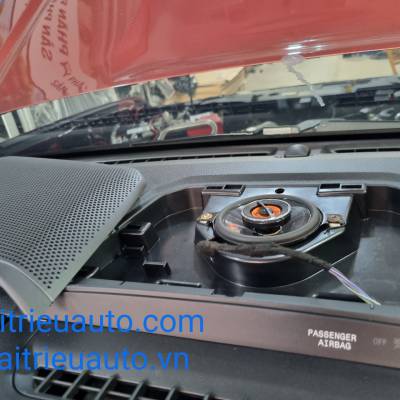 Loa trung tâm xe Everest 2023