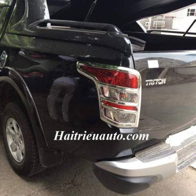 Vè che mưa Mitsubishi Triton