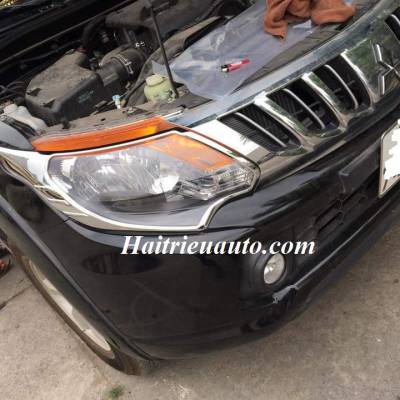 Viền đèn sau Mitsubishi Triton