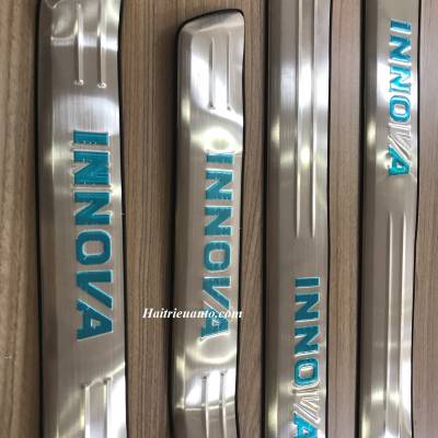 Nẹp bước chân có đèn led cao cấp xe corolla