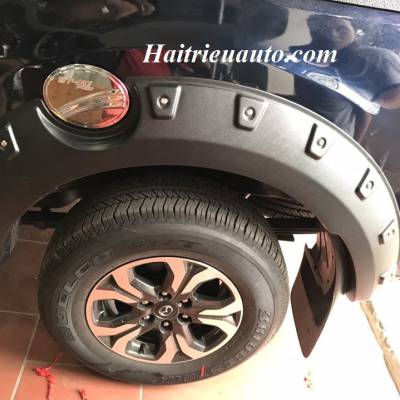 Viền đèn sau Mazda BT50