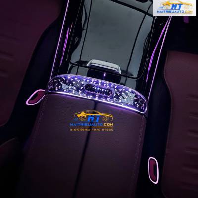 Led mở hộp tỳ tay xe Mercedes C 2024
