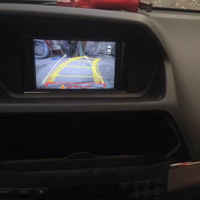 Lắp camera lùi cho xe Mercedes GLK