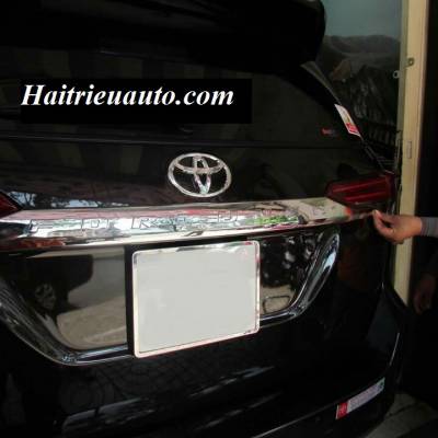 Viền đèn hậu cacbon Fortuner 2017