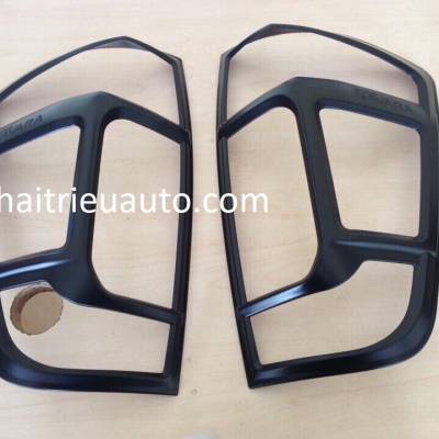 Ốp cua lốp Nissan Navara