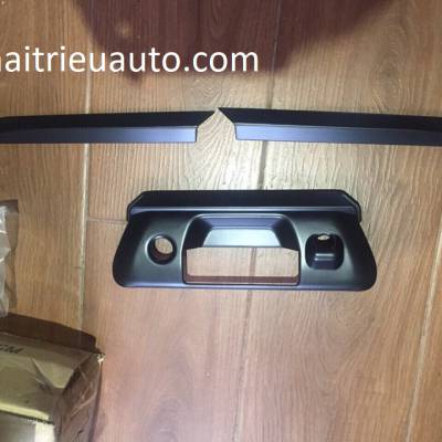 viền đèn trước mầu đen cho xe navara