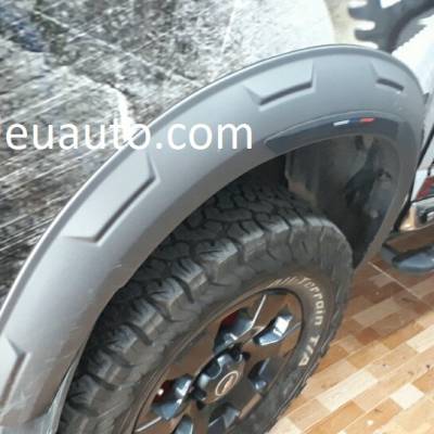 viền đèn sau cho xe COLORADO