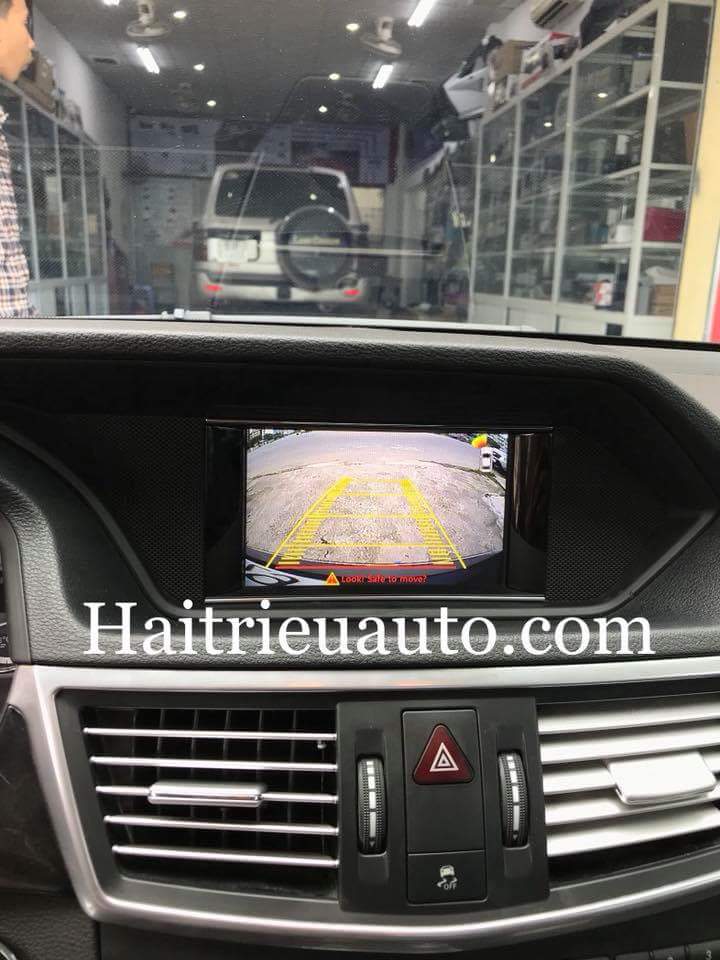 Lắp camera lùi cho xe Mercedes E250 2010 3 Image